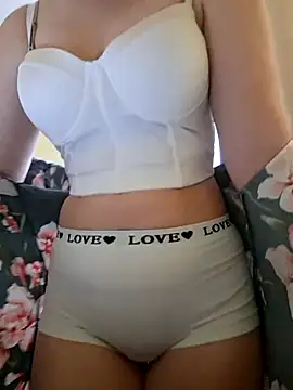 EmmaDaisyx live cam on StripChat