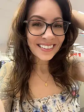 BeautifulMesss live cam on StripChat