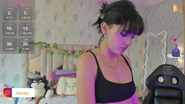Cloee_tay1 live cam on StripChat
