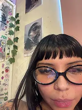 AlanaStormm live cam on StripChat