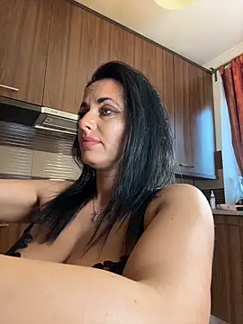 Hotmomcheckk_ webcam