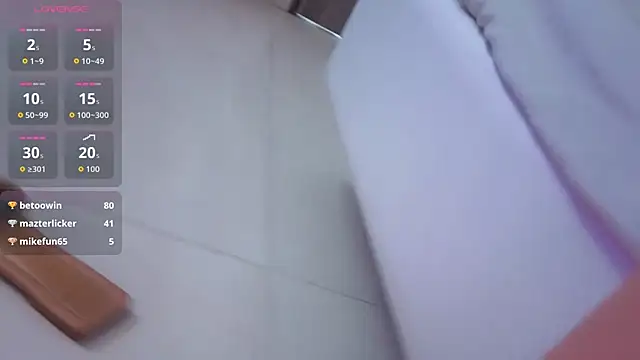 FOXYRIVER_ live cam on StripChat