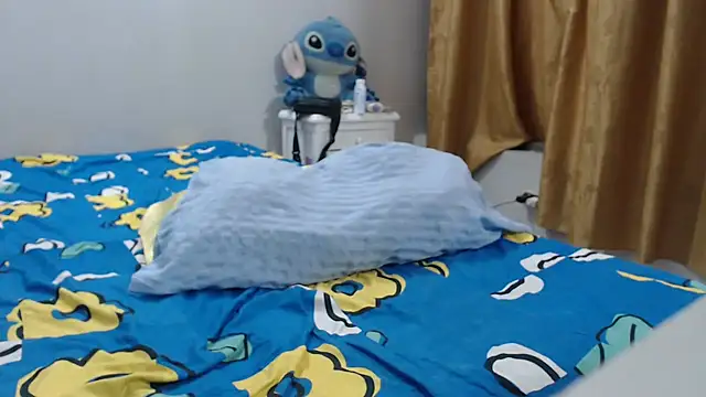 SaraStoneCute live cam on StripChat