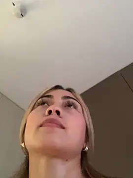 Annyy_Ricee28 live cam on StripChat