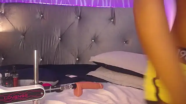 AlikaAdul live cam on StripChat