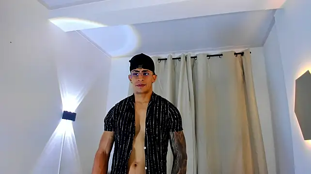 Mr_adrian webcam
