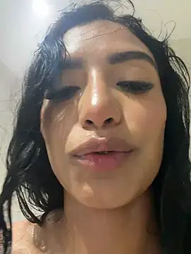 AlinaArgii live cam on StripChat