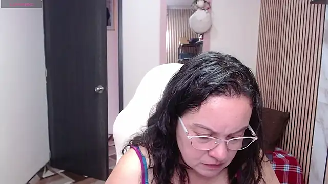 Sonialorens_ live cam on StripChat