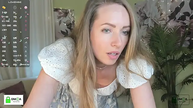 Queenymel live cam on StripChat