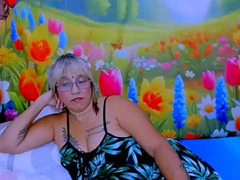 indianroxy webcam