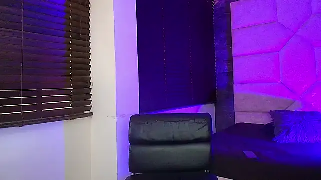 Tyler_Mcrey live cam on StripChat