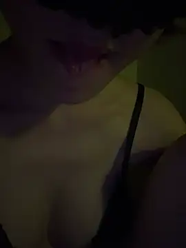 Lyly20- live cam on StripChat