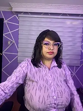MiiaaJoness webcam