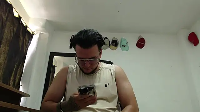 cloudsxxx live cam on StripChat