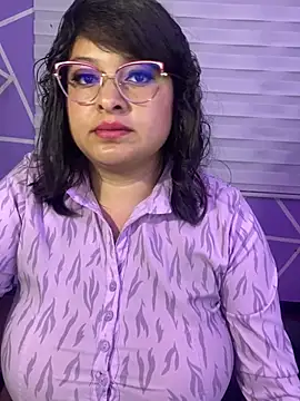 MiiaaJoness live cam on StripChat