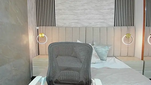 giapearl25 live cam on StripChat