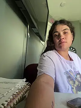Islandmamita live cam on StripChat