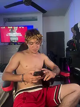 AngelLatinBoy live cam on StripChat