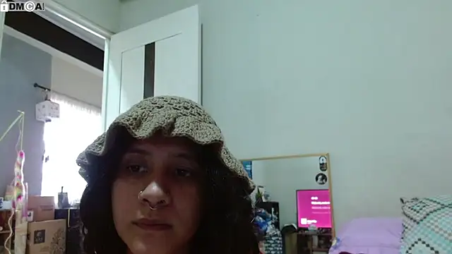 AlinaWoolf_ webcam