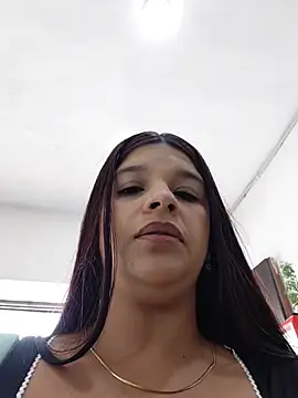Layla-daring webcam