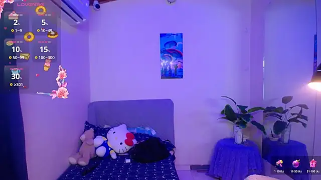 Alloykitten live cam on StripChat