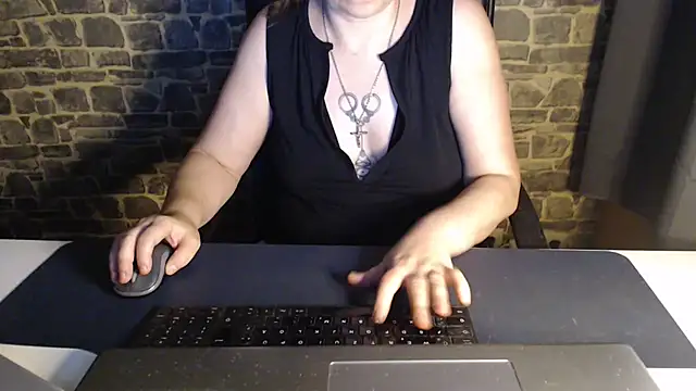SweetPhoenix76 webcam