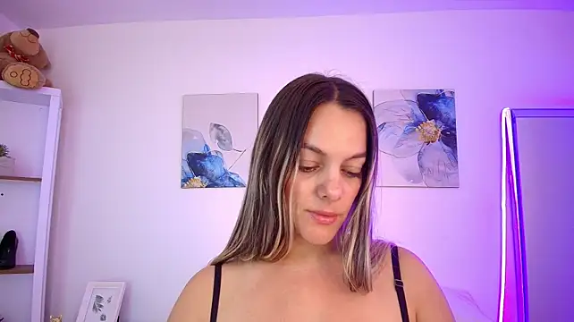 Isabella_Harley live cam on StripChat