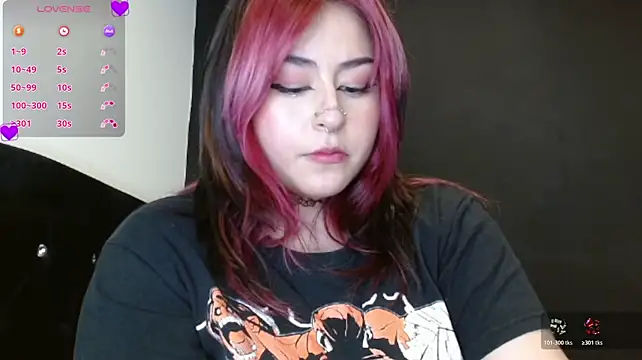 Iluromi live cam on StripChat