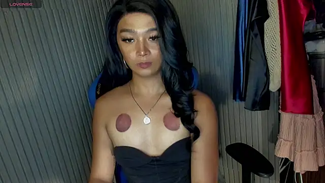TrinityFucksYou live cam on StripChat