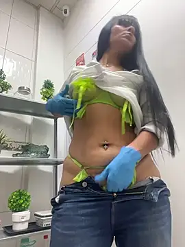 LuxeBrunetteXXX live cam