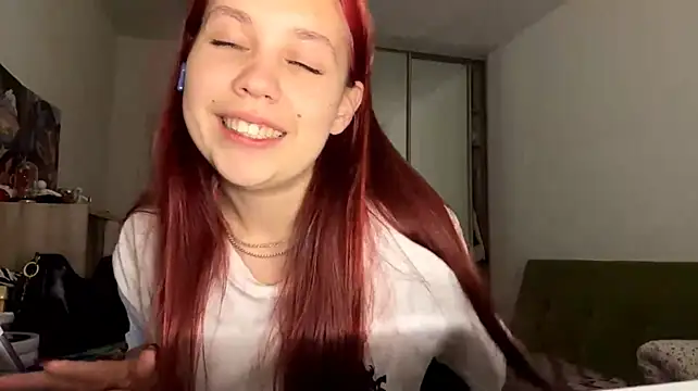 SelenShine live cam on StripChat