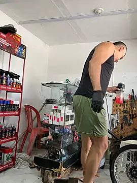 Paul22cm- live cam on StripChat