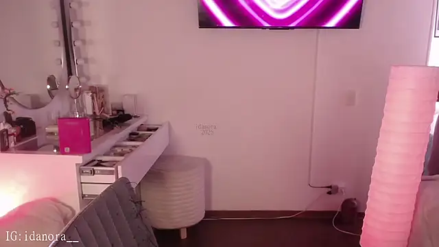 Idanora live cam on StripChat