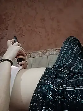 Santoshi7080 live cam on StripChat