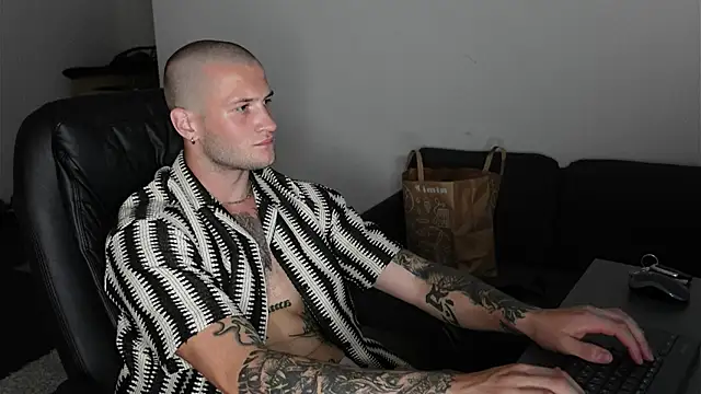 Igor_Wilde live cam on StripChat
