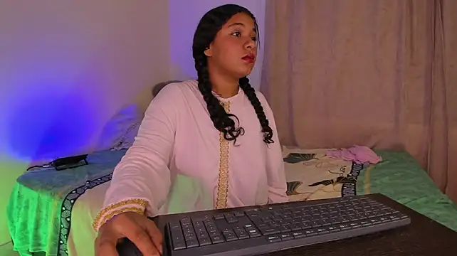 ShairaMassu live cam on StripChat