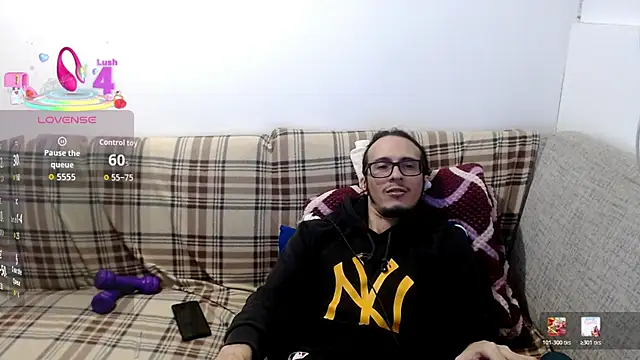 cholitohermoso live cam on StripChat