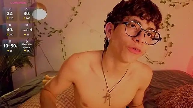 matty_sparkk (M twink) - full-body stretch on bed