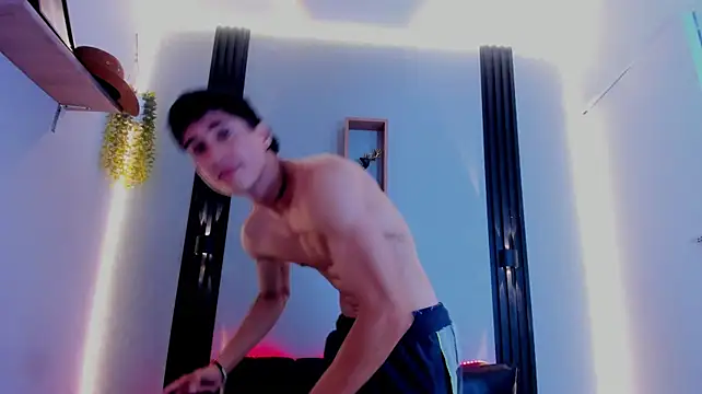 dark_valentino_ (M young) - full penis massage 💪🏼💪🏼