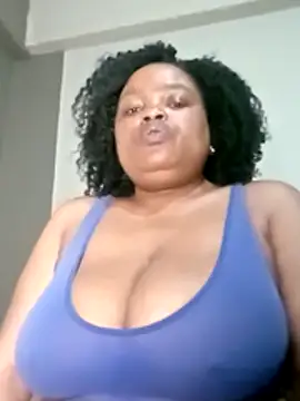 hugemelonsxxx live cam on StripChat