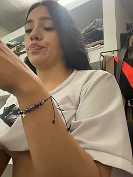 Marianahb-e live cam on StripChat