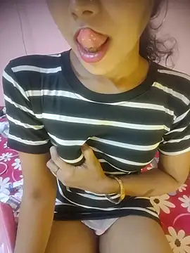 hott_mia live cam on StripChat