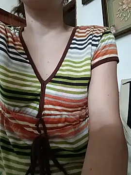 gatitachula93 live cam on StripChat