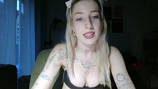 EmmyWet live cam on StripChat