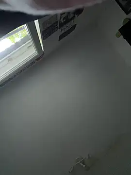 DouceMarine live cam on StripChat