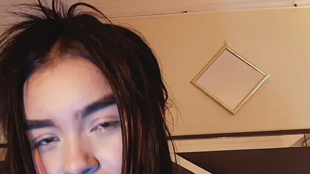 Bratz_x live cam on StripChat