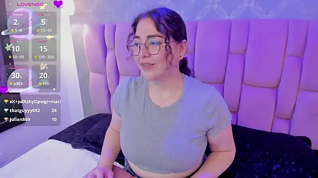 Lily-Moon_ live cam on StripChat