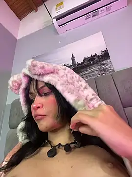 _miapetite live cam on StripChat