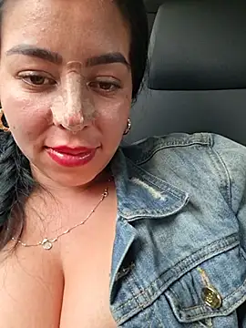 Luianna live cam on StripChat