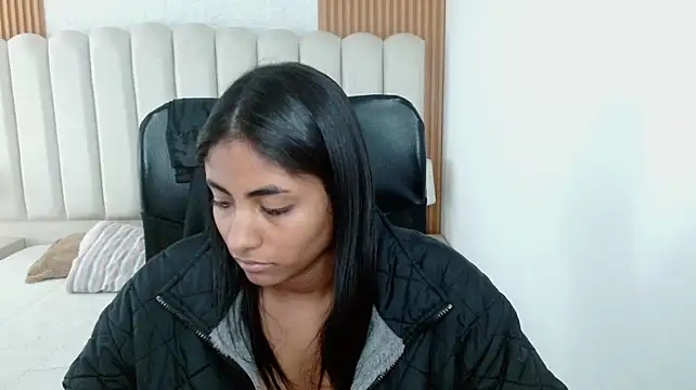 shaneelle live cam on StripChat